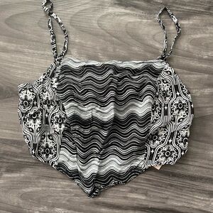 Women’s crop fun design black white gray medium